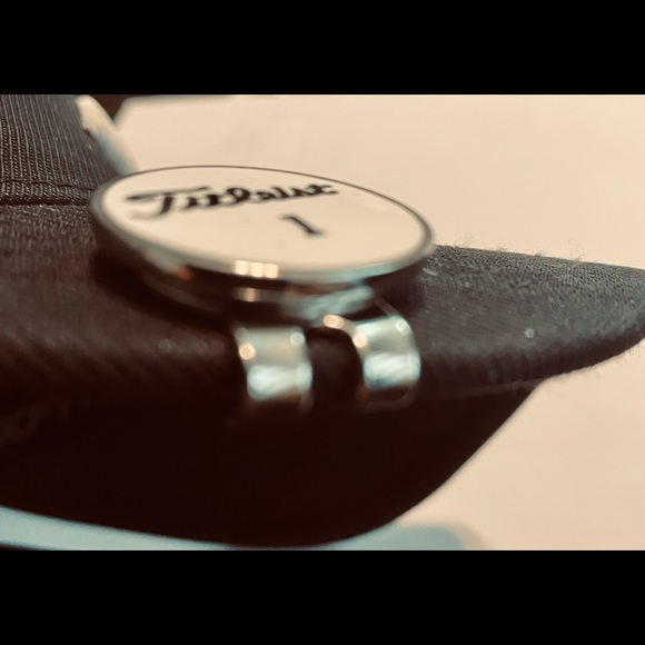 3 magnetic Titlest golf ball marker set with hat clip - Picture 5 of 5